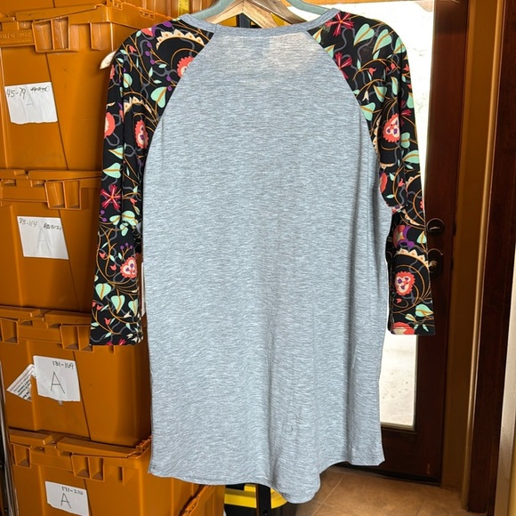 NWT Lularoe Randy Gray w/ Multicolored Floral Sleeve Size Large - Picture 6 of 6